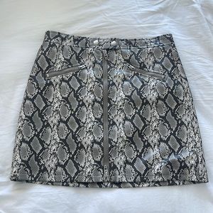 BLANKNYC Faux Leather Snake Skirt in Size 26